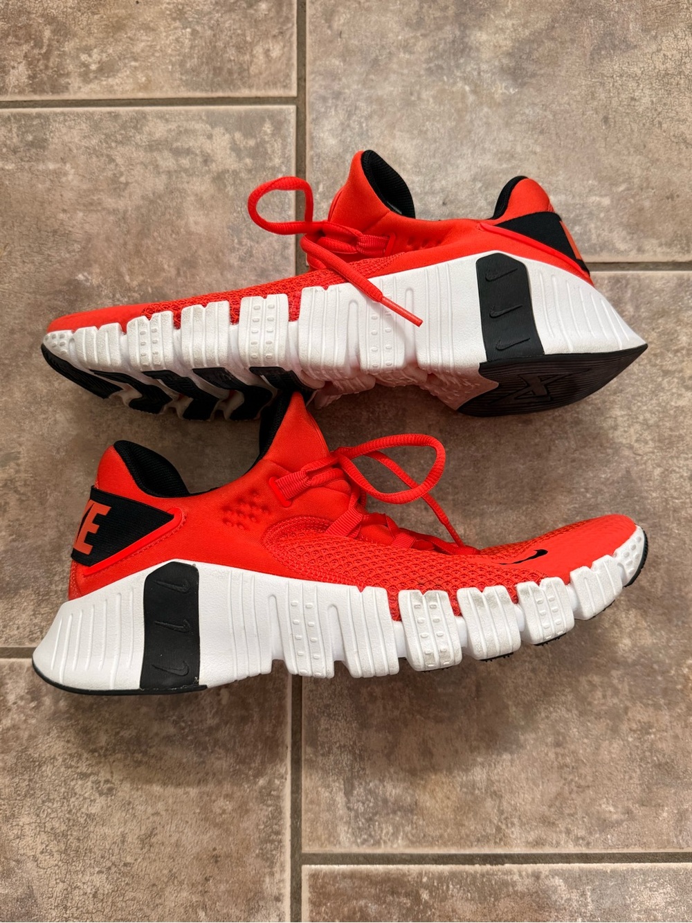 Nike Metcon Red Sneakers size 9 - Picture 2 of 5